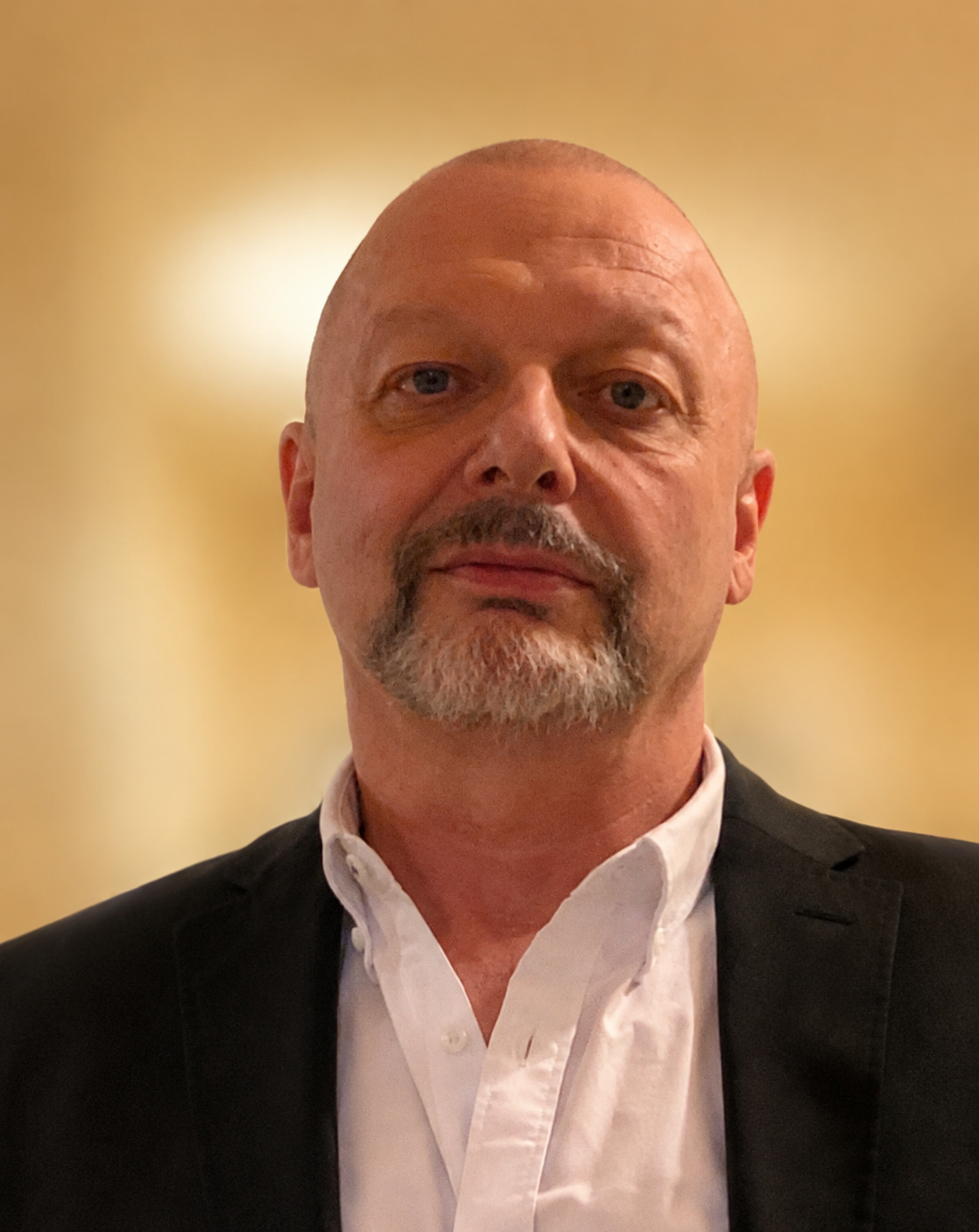 Professional portrait of Lee Johnson